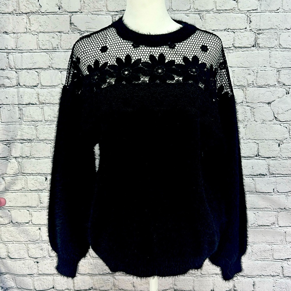 🏷️ FOREVER 21 Furry Oversized Sweater w/ Lace Floral & Netting Upper SMALL Black